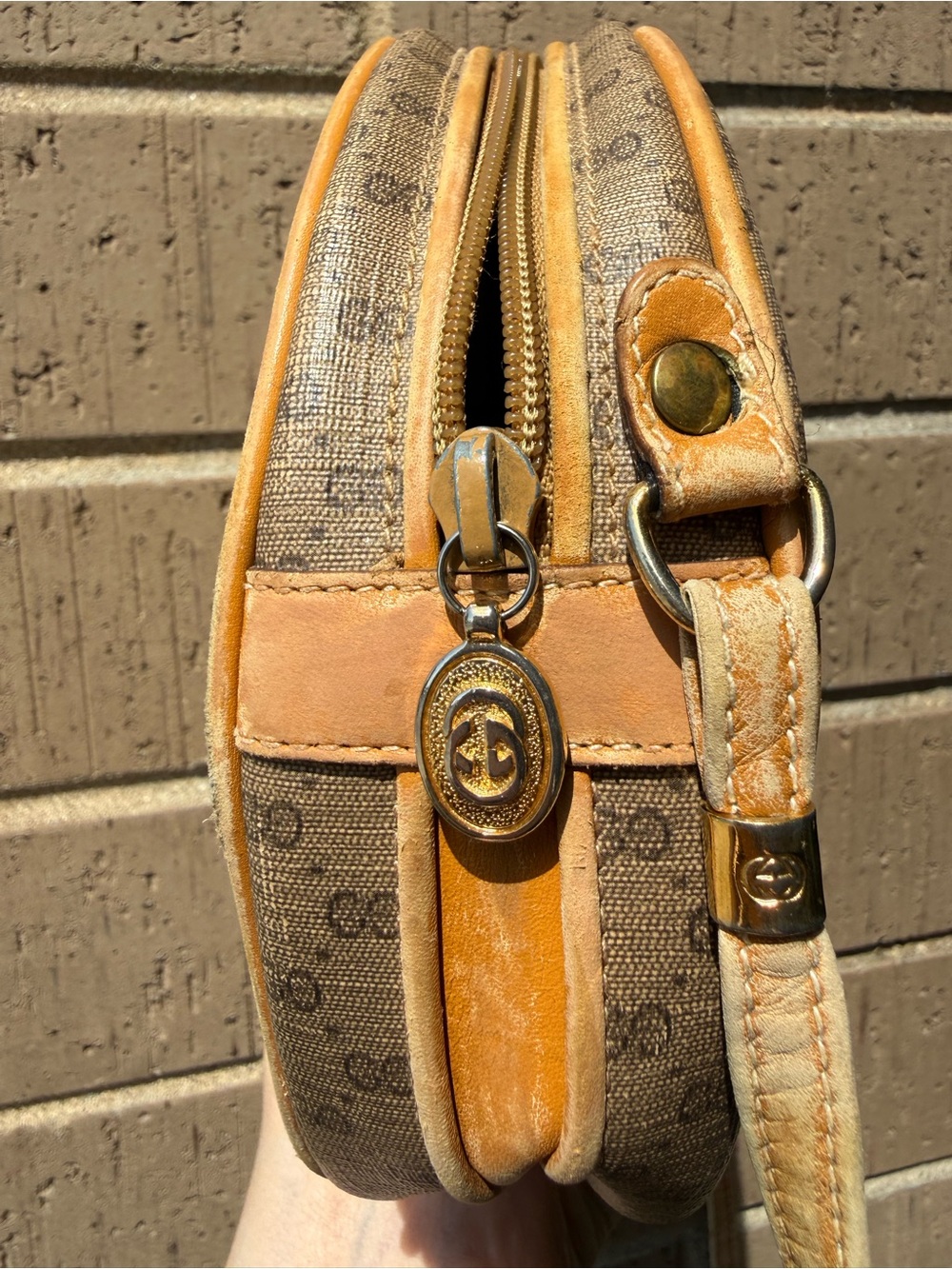 Vintage Gucci Monogram Round Crossbody purse with Tan Trim - Picture 11 of 12
